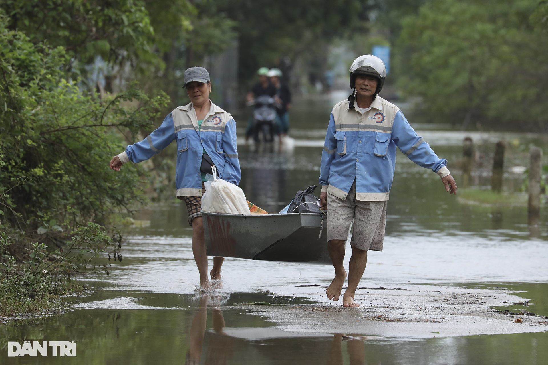Hàng trăm hộ dân ngoại thành Hà Nội tiếp tục sống trong ngập úng - 2 Hàng trăm hộ dân ngoại thành Hà Nội tiếp tục sống trong ngập úng - 2