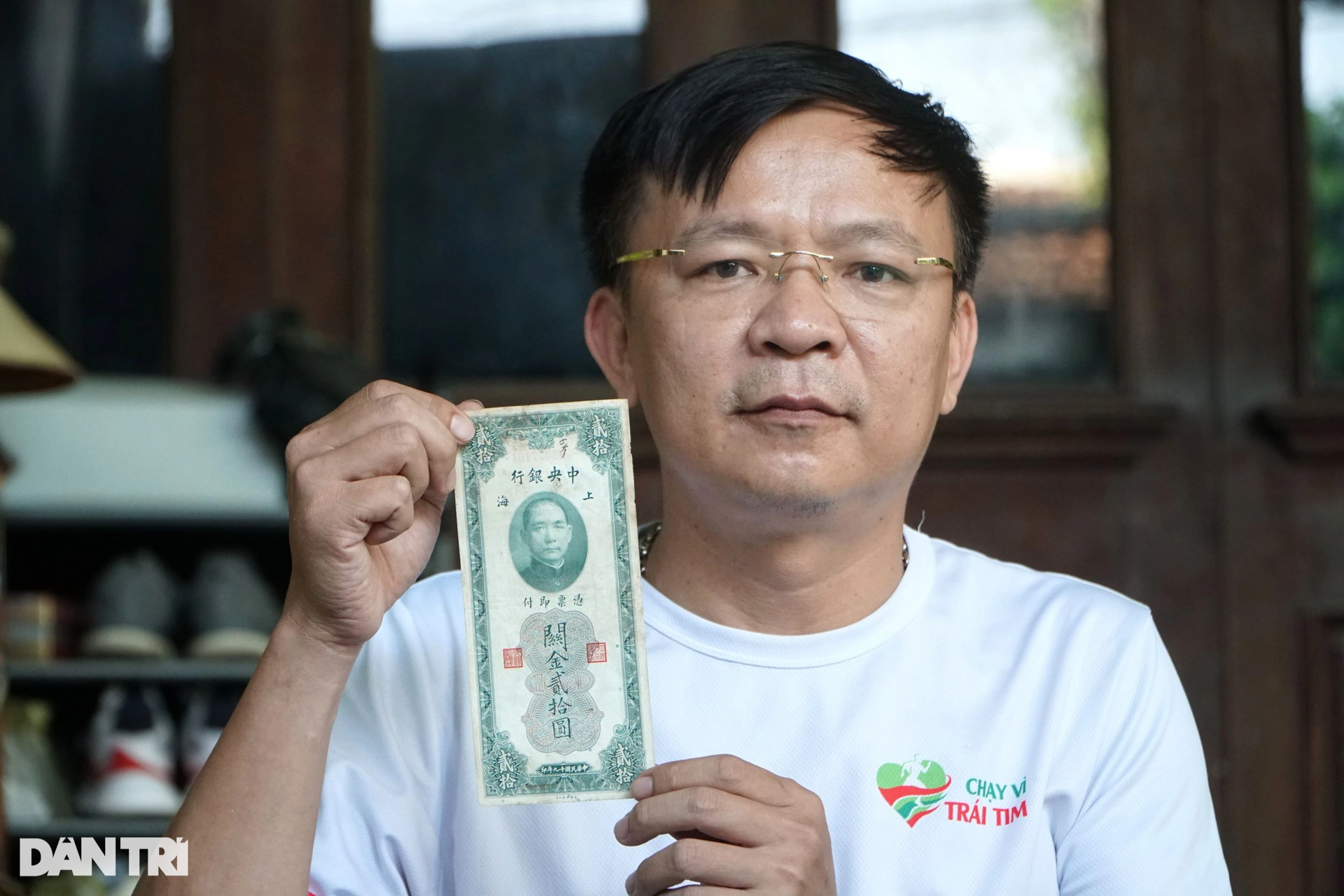 Những đồng tiền cổ có niên đại hơn 100 năm của thầy giáo xứ Thanh - 2 Những đồng tiền cổ có niên đại hơn 100 năm của thầy giáo xứ Thanh - 2