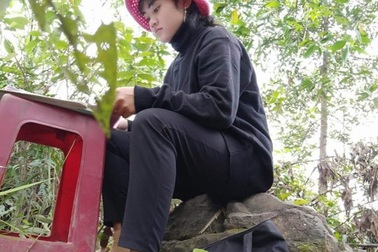 Tặng sim điện thoại 4G, hỗ trợ hàng trăm học sinh miền núi học trực tuyến