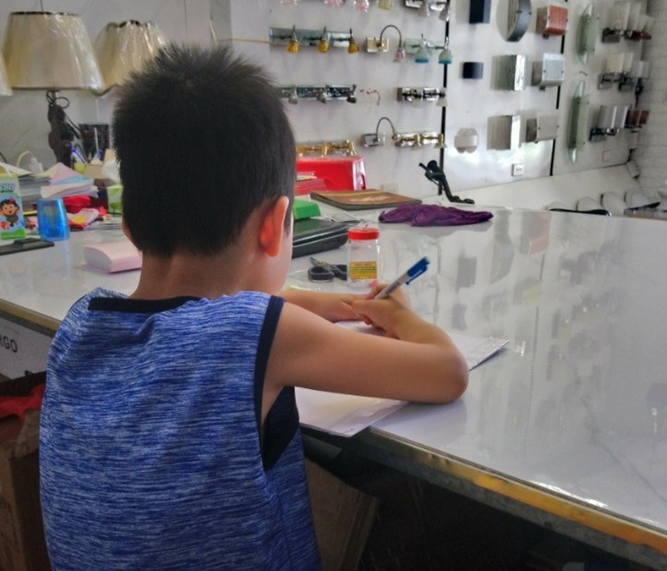 Phụ huynh ngồi trên lửa khi sắp tựu trường, con chưa có chỗ học lớp 1 - 1