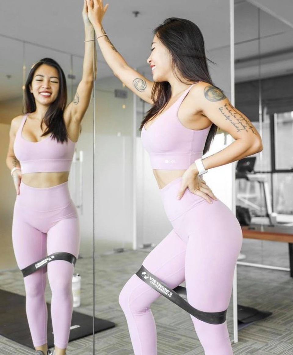 2 nữ hoàng phòng gym Hà thành giữ dáng qua Tết nhờ thói quen này - 12 2 nữ hoàng phòng gym Hà thành giữ dáng qua Tết nhờ thói quen này - 12