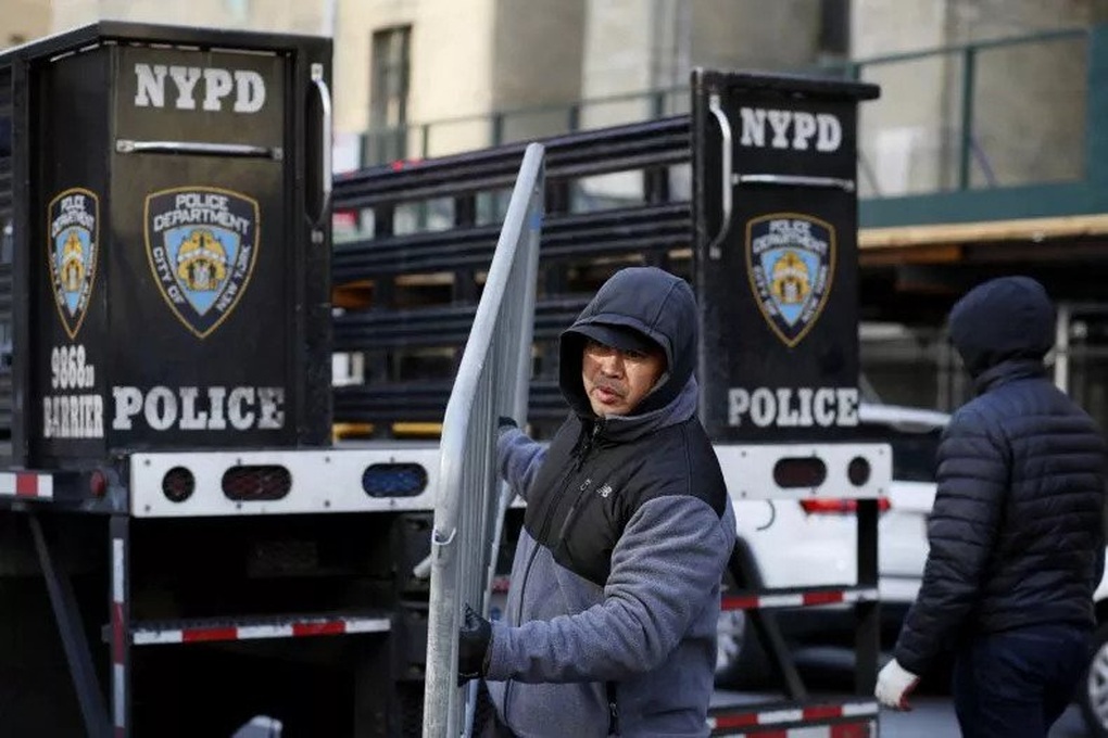 New York huy động lực lượng an ninh hùng hậu sau tin ông Trump bị truy tố - 3 New York huy động lực lượng an ninh hùng hậu sau tin ông Trump bị truy tố - 3