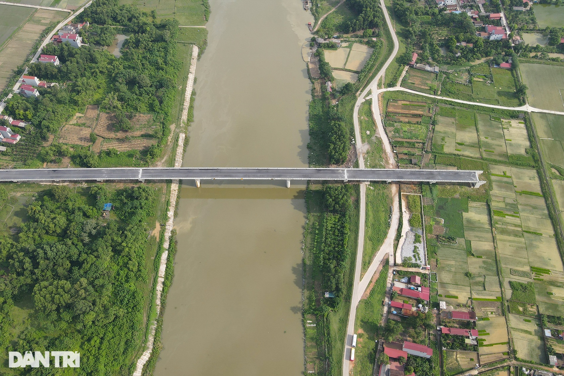 Cây cầu trăm tỷ xây xong bị bỏ hoang 2 năm trên đường vành đai 4 ở Hà Nội - 8 Cây cầu trăm tỷ xây xong bị bỏ hoang 2 năm trên đường vành đai 4 ở Hà Nội - 8