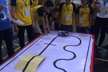 Thi lập trình robot để "giải cứu" các chướng ngại vật