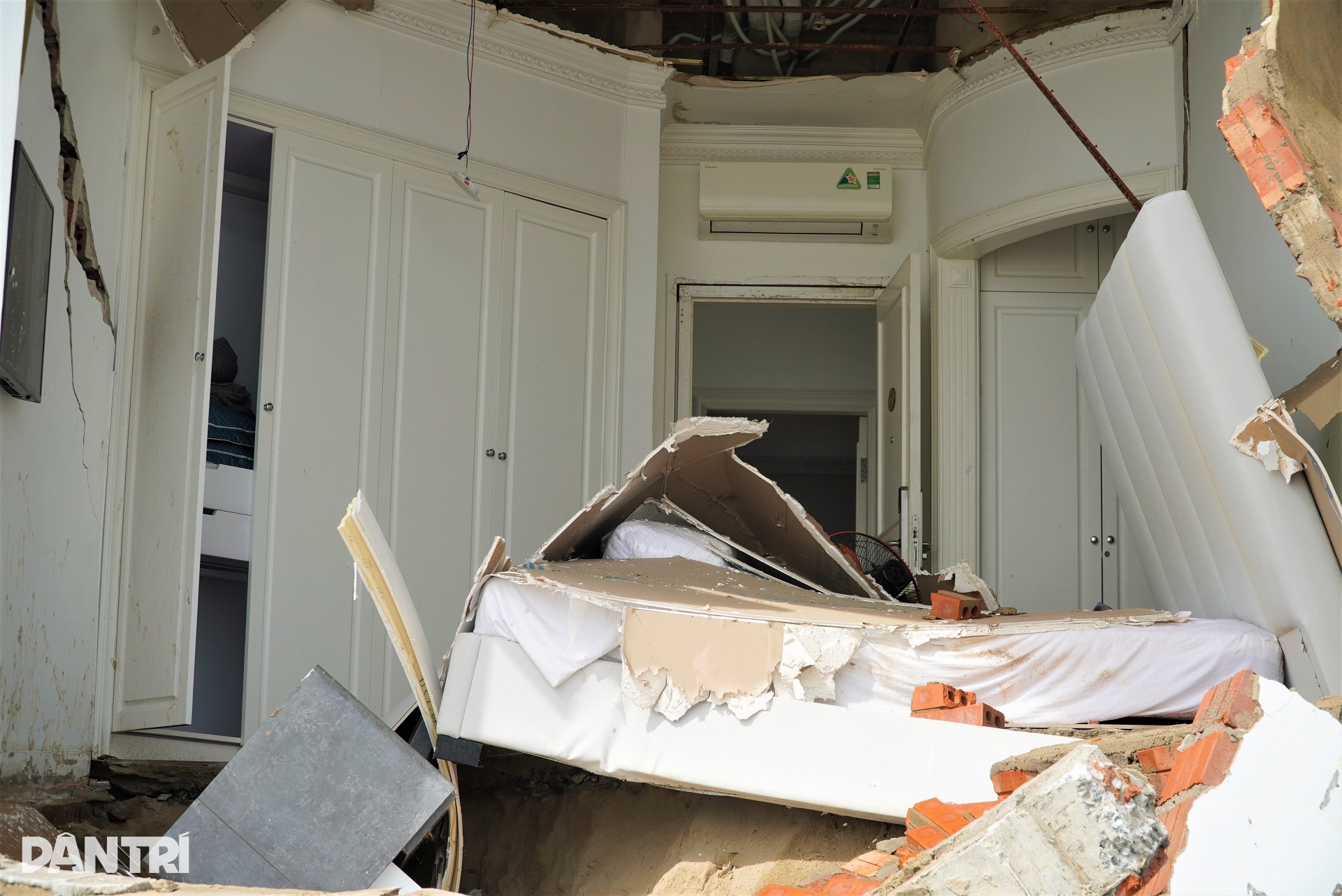 Hàng chục căn villa sang trọng đổ gục trong bão Bualoi - 8 Hàng chục căn villa sang trọng đổ gục trong bão Bualoi - 8