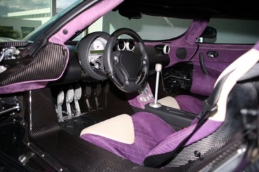 Siêu xe Koenigsegg CCX màu lạ