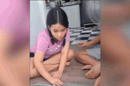 Nhận kết quả thi lớp 10, hai cha con ôm nhau bật khóc