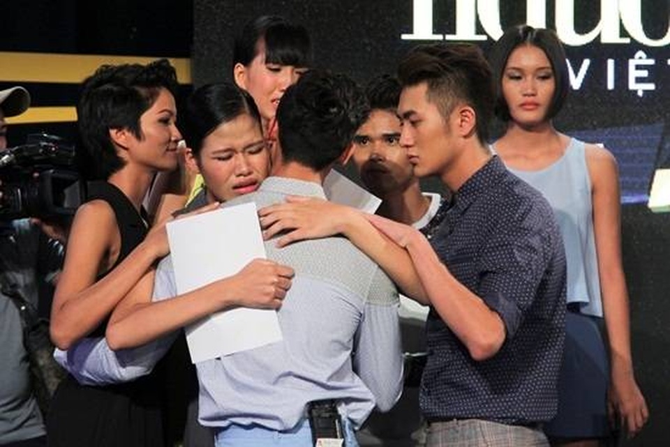 H’Hen Niê, Thanh Hằng động viên người mẫu Anh Vũ - 8 H’Hen Niê, Thanh Hằng động viên người mẫu Anh Vũ - 8