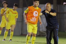 HLV Park Hang Seo gặp riêng Quang Hải trước trận gặp U23 Jordan