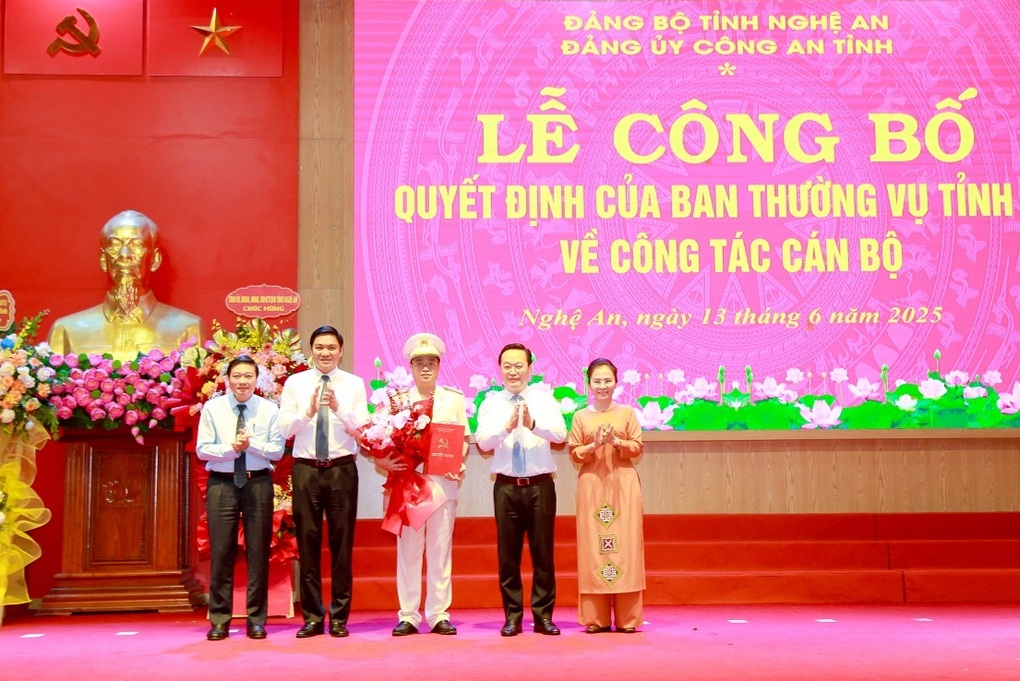 Đại tá Đinh Việt Dũng làm Giám đốc Công an tỉnh Nghệ An - 1 Đại tá Đinh Việt Dũng làm Giám đốc Công an tỉnh Nghệ An - 1