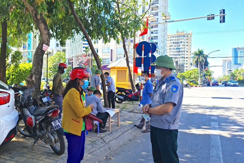Thành phố đang giãn cách, người dân vẫn viện đủ lý do để ra đường - 7 Thành phố đang giãn cách, người dân vẫn viện đủ lý do để ra đường - 7