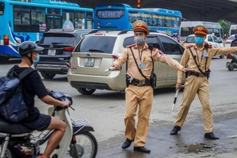 Không chấp hành hiệu lệnh của CSGT có thể bị phạt tới 20 triệu đồng