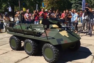 Ukraine bất ngờ trình làng robot chiến đấu