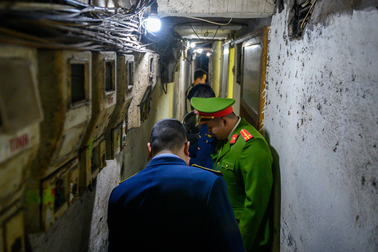 Bí mật trong con ngõ chỉ vừa một người đi tại phố cổ Hà Nội