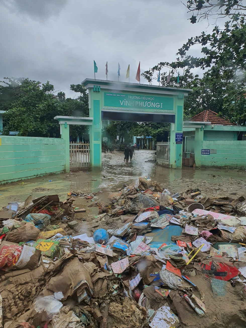 Hành trình chưa kể của nam bác sĩ 2 lần chi viện vùng lũ Khánh Hòa, Đắk Lắk - 6