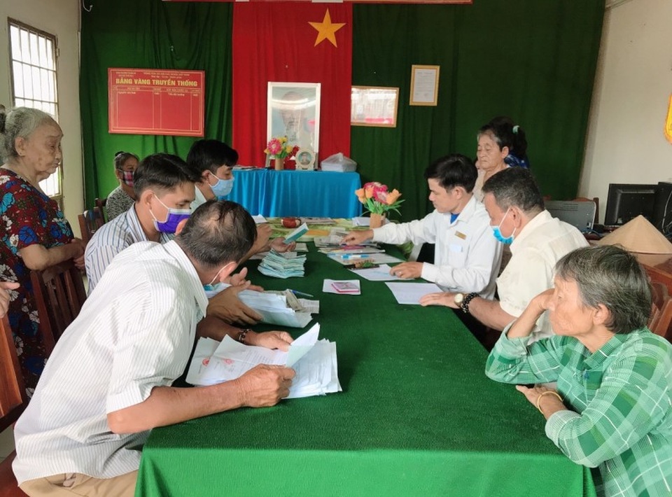 Cần Thơ: Đẩy nhanh việc trao tiền hỗ trợ người dân theo Nghị quyết 42/NQ-CP - 2 Cần Thơ: Đẩy nhanh việc trao tiền hỗ trợ người dân theo Nghị quyết 42/NQ-CP - 2