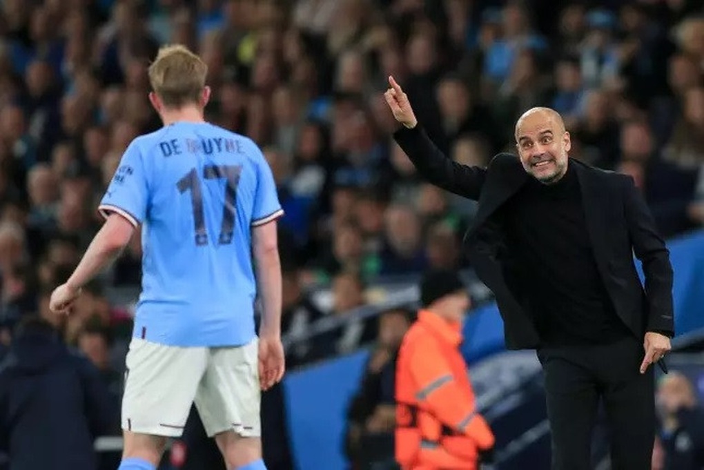 De Bruyne nổi cáu, quát mắng HLV Pep Guardiola - 1