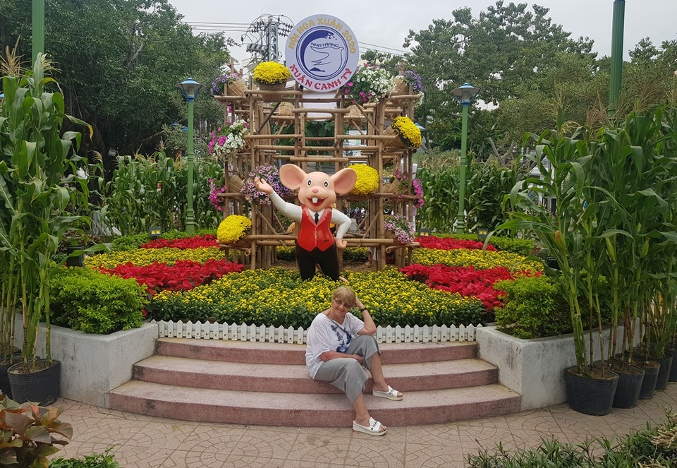 Nha Trang: Công viên bờ biển ngập sắc hoa, người dân náo nức du xuân sớm - 7 Nha Trang: Công viên bờ biển ngập sắc hoa, người dân náo nức du xuân sớm - 7