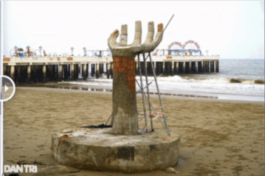 5 tượng bàn tay ở bờ biển Thanh Hóa được đầu tư 300 triệu đồng