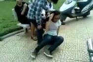 Sốc với clip nữ sinh đánh đập, xé áo bạn trên phố