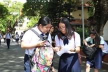 “Giá xăng tăng” vào đề thi Toán lớp 10 trường Phổ thông Năng khiếu