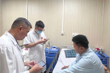 Vừa hút thuốc lá điện tử, nam thanh niên 19 tuổi ngã quỵ, co giật