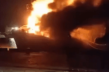 Hàng loạt tàu đánh cá của ngư dân bốc cháy trong đêm ở Nghệ An