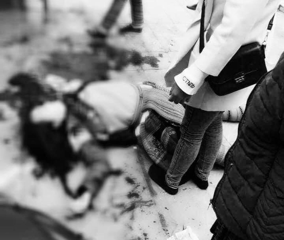 Người đàn ông chém vợ cũ giữa chợ rồi về nhà uống thuốc sâu tự tử - 1 Người đàn ông chém vợ cũ giữa chợ rồi về nhà uống thuốc sâu tự tử - 1