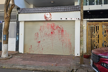Nhà riêng một giám đốc tại Đắk Lắk bị tạt sơn trong đêm