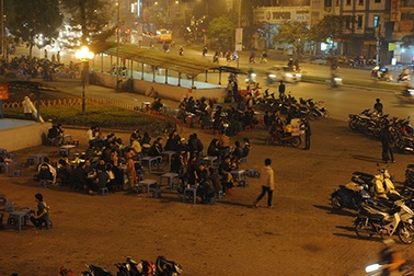 Những vỉa hè hái ra tiền ở Hà Nội