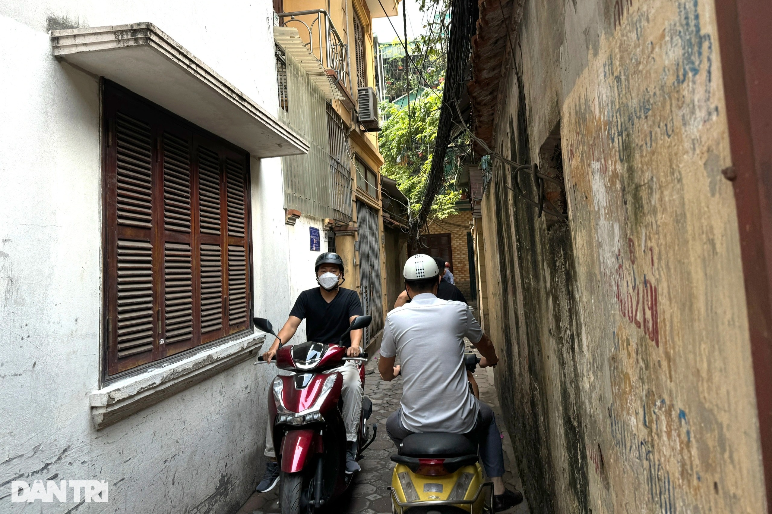 Tranh cãi loạt ngõ ở Hà Nội dựng barie chặn xe máy vì tắc đường, ồn ào - 3 Tranh cãi loạt ngõ ở Hà Nội dựng barie chặn xe máy vì tắc đường, ồn ào - 3