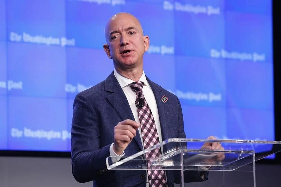 Amazon quyên góp 1 triệu USD cho lễ nhậm chức của ông Trump - 1