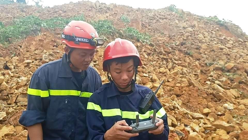 Công an tiếp cận thủy điện Rào Trăng 3, không còn dấu vết nhà điều hành - 13 Công an tiếp cận thủy điện Rào Trăng 3, không còn dấu vết nhà điều hành - 13