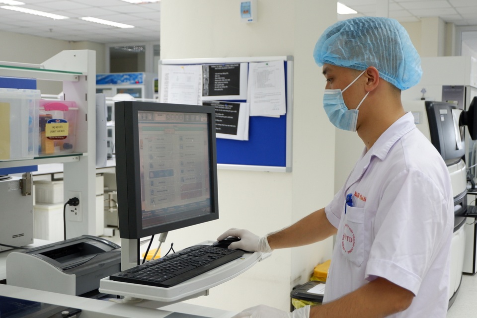 Điều ít biết về lực lượng truy tìm những đòn đánh vô hình của Covid-19 - 4 Điều ít biết về lực lượng truy tìm những đòn đánh vô hình của Covid-19 - 4