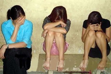 Phá ổ nhóm mại dâm trên bãi nổi sông Đà