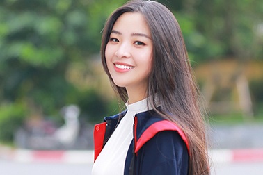 Ảnh kỷ yếu rạng ngời của Hoa khôi ĐH Kinh tế quốc dân