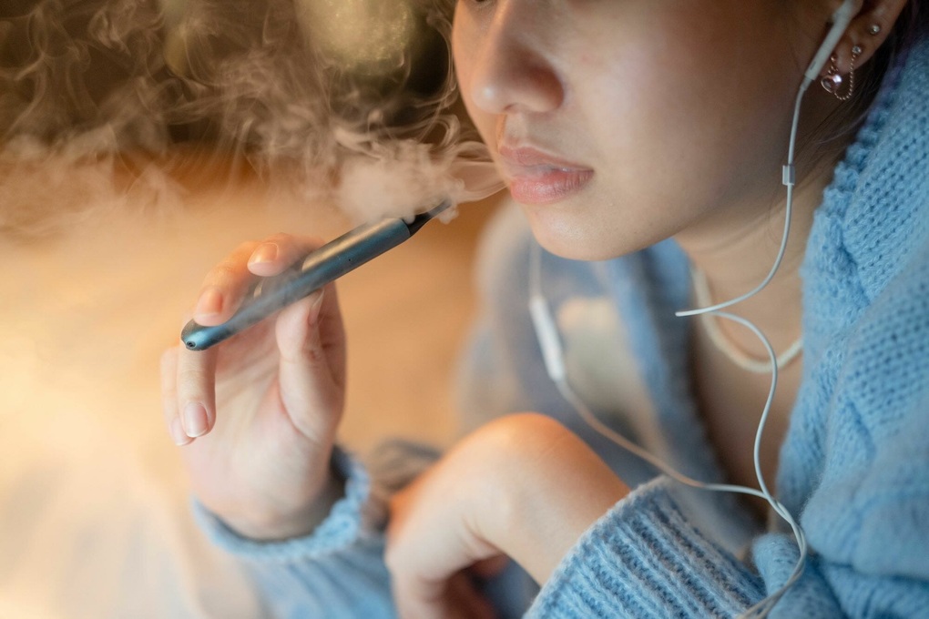 Die Rate der Jugendlichen, die E-Zigaretten verwenden, ist 9-mal so hoch wie die der Erwachsenen - 1 Tỷ lệ thanh thiếu niên sử dụng thuốc lá điện tử gấp 9 lần người lớn - 1