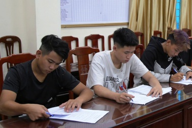 Triệu tập 20 đối tượng mang hung khí đi hỗn chiến, cướp tài sản