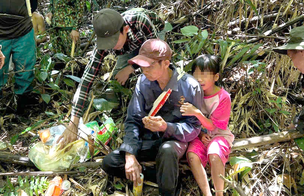 Cha đi lạc trong rừng Cát Tiên, 2 con nhỏ tìm người cầu cứu - 1 Cha đi lạc trong rừng Cát Tiên, 2 con nhỏ tìm người cầu cứu - 1