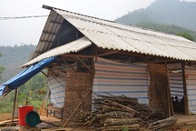 Xót xa lớp học mầm non trong nhà bếp dột nát