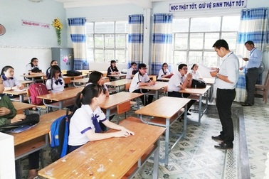 Chủ tịch Cà Mau lưu ý chọn người "có năng lực, tinh thần trách nhiệm cao" tham gia công tác thi