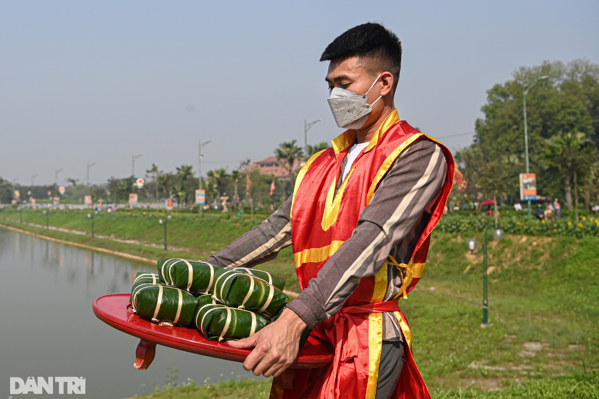 Nghệ nhân Phú Thọ tranh tài làm bánh chưng, bánh giầy dâng lên vua Hùng - 7 Nghệ nhân Phú Thọ tranh tài làm bánh chưng, bánh giầy dâng lên vua Hùng - 7