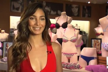 Lily Aldridge gợi cảm hút hồn