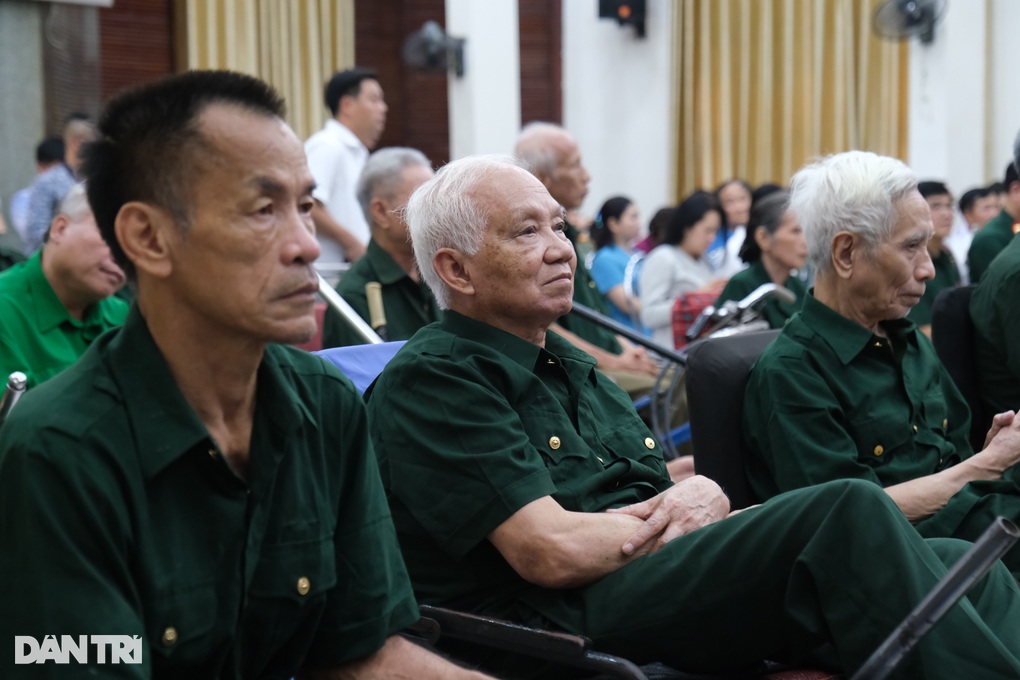 Chi 834 tỷ đồng tặng quà người có công dịp 50 năm Ngày thống nhất đất nước - 1 Chi 834 tỷ đồng tặng quà người có công dịp 50 năm Ngày thống nhất đất nước - 1