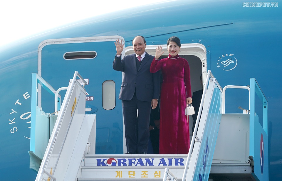 Thủ tướng đến Busan, bắt đầu chương trình tham dự Hội nghị cấp cao ASEAN-Hàn Quốc - 1 Thủ tướng đến Busan, bắt đầu chương trình tham dự Hội nghị cấp cao ASEAN-Hàn Quốc - 1