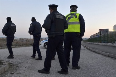 Hy Lạp: Xả súng, bắt giữ con tin vì bị sa thải