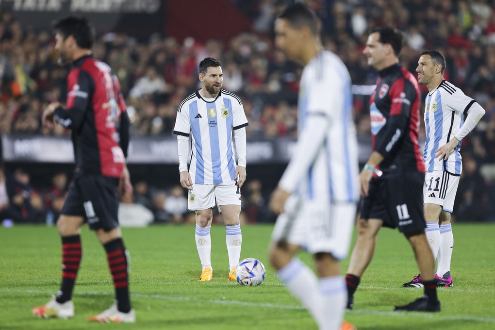 Messi lần đầu lên tiếng về việc chuyển sang khoác áo Inter Miami - 2 Messi lần đầu lên tiếng về việc chuyển sang khoác áo Inter Miami - 2