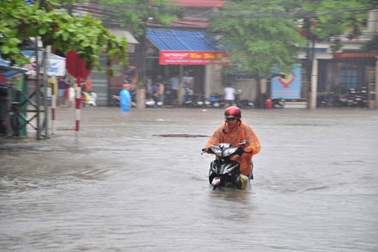 “Nóng” nỗi lo ngập úng trong mùa mưa