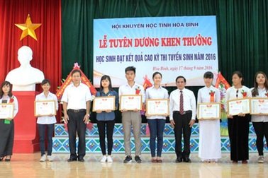 Chủ tịch tỉnh Hòa Bình kêu gọi ủng hộ Quỹ khuyến học