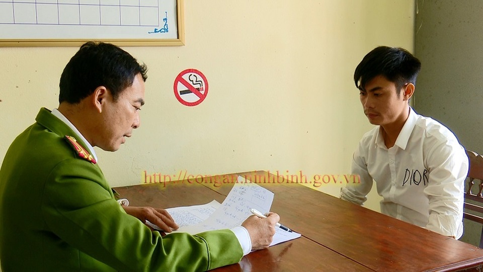 Bắt đối tượng vận chuyển 12 bánh heroin đi tiêu thụ - 2 Bắt đối tượng vận chuyển 12 bánh heroin đi tiêu thụ - 2